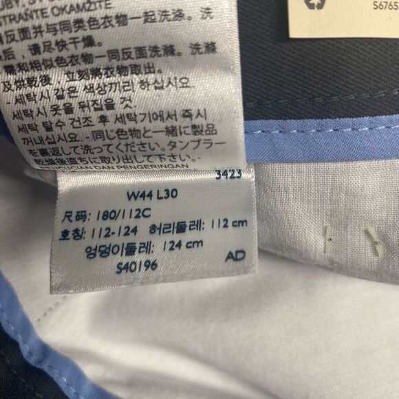 DOCKERS Men’s Gray Signature Khaki Relaxed Fit Pleated Pants Size W 44 L 30 - Picture 3 of 12